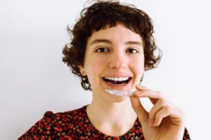 How to Whiten Teeth with Aligners